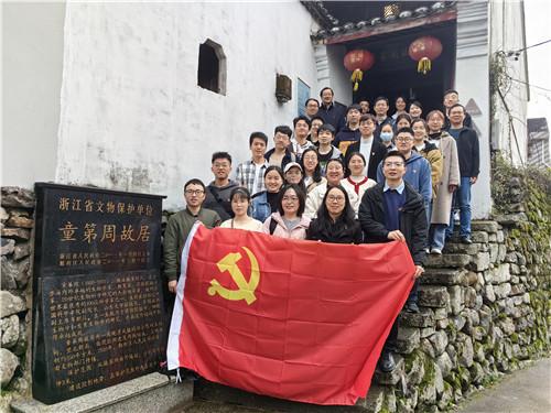 金刚鹦鹉逃生